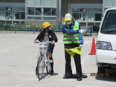 自転車の正しい乗り方練習（３年）